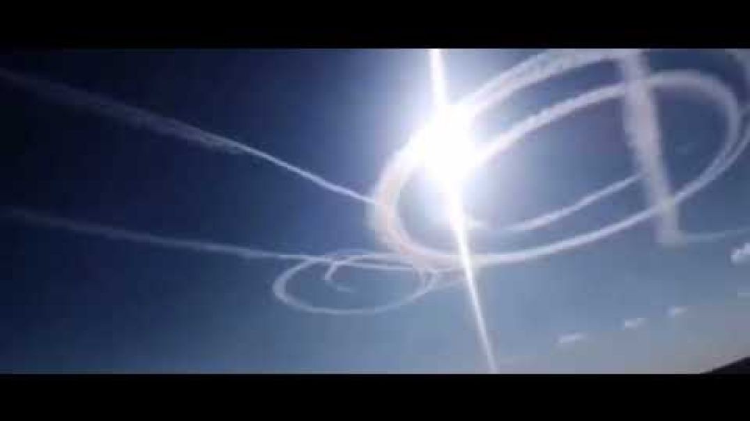 Russian Air Force draws a giant penis in the sky over Crimea — pointing into Ukraine.