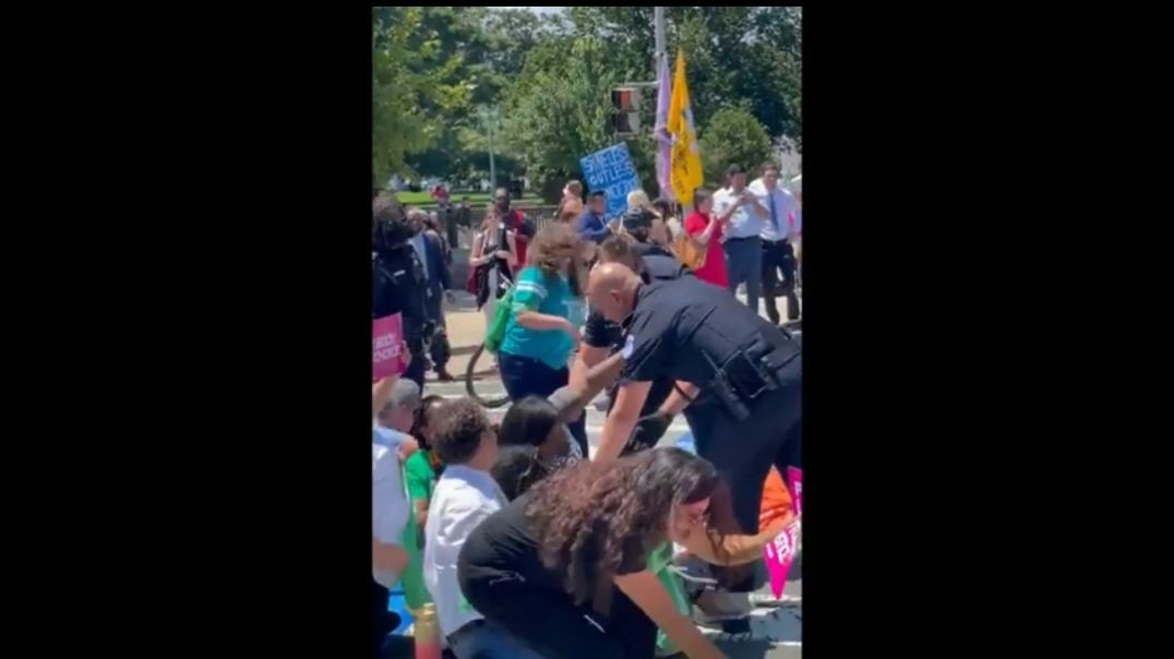 AOC & The Squad MOCKED After GETTING 'ARRESTED' AND 'HANDCUFFED' By Police A