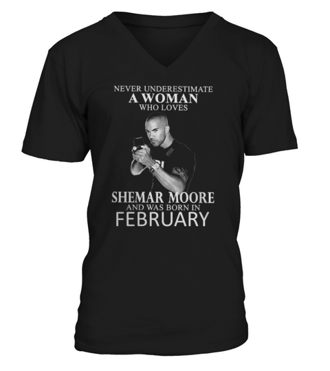 Never Underestimate A Woman Who Loves SHEMAR MOORE And Born In FEBRUARY V-Neck T-shirt