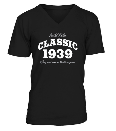 Gift For 81 Year Old Vintage Classic Car 1939 81st Birthday V-Neck T-shirt