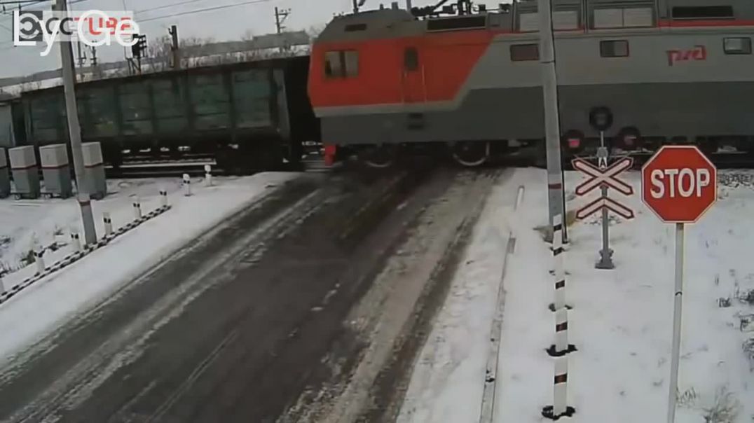 दुनिया में सबसे खतरनाक ट्रेन दुर्घटना सीसीटीवी कैमरे में कैद live देखकर आप चौक जाएंग