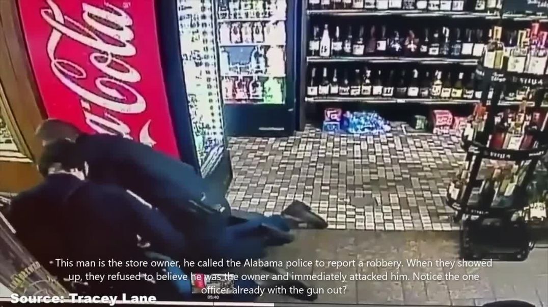 ⁣Alabama police punch and arrest black business owner who called to report a robbery