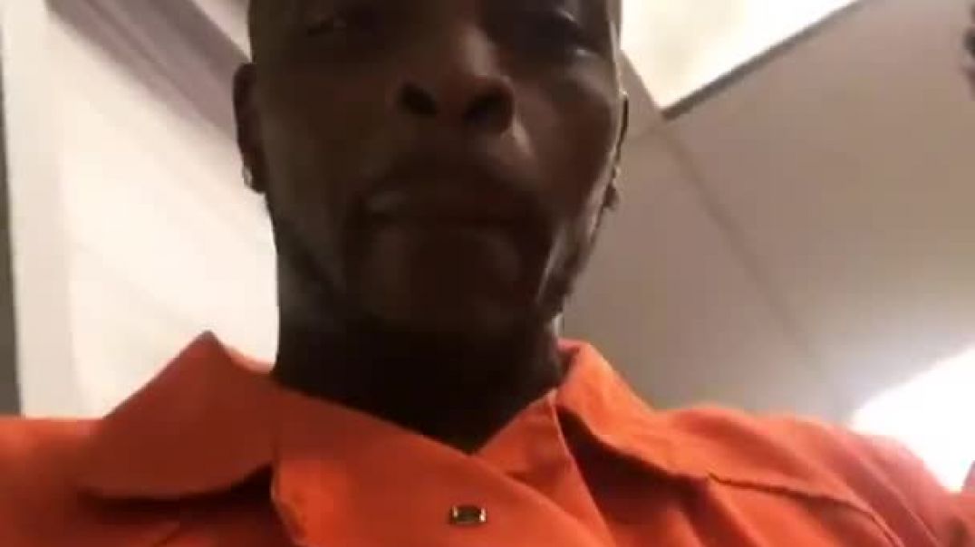 ⁣Inmate on snapchat drinking beer in front of CO in JAIL!!!!!