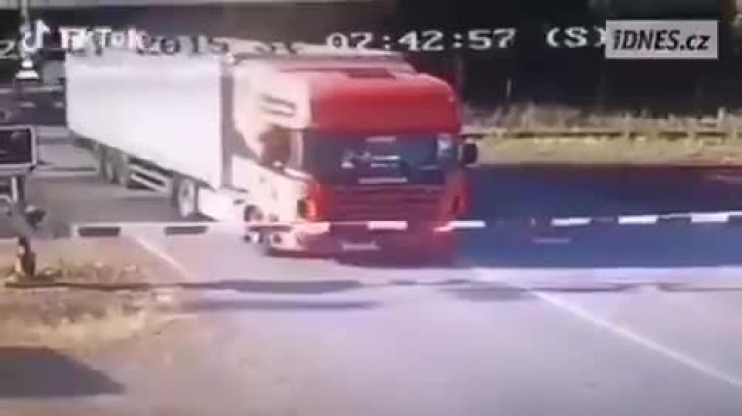 ⁣Train hits truck