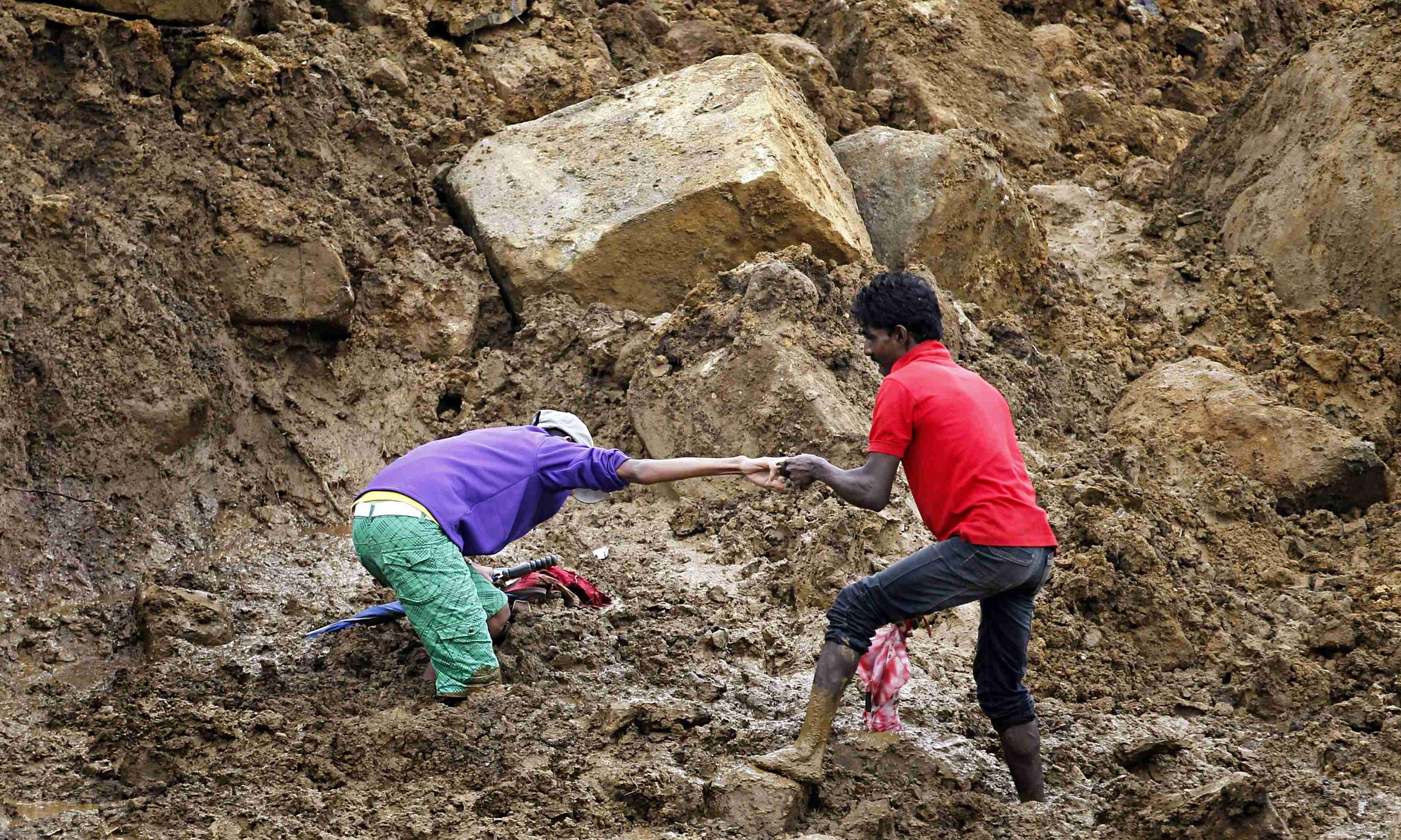 Dozens dead in flash floods and landslides in Sri Lanka
