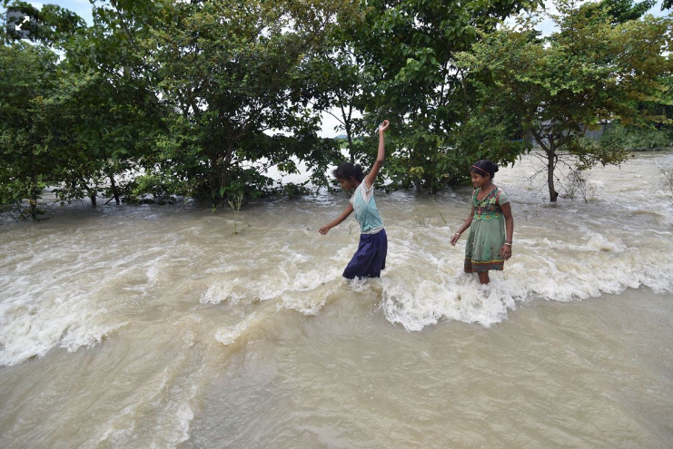 Indian storm kills seven, displaces 1.2 million from homes