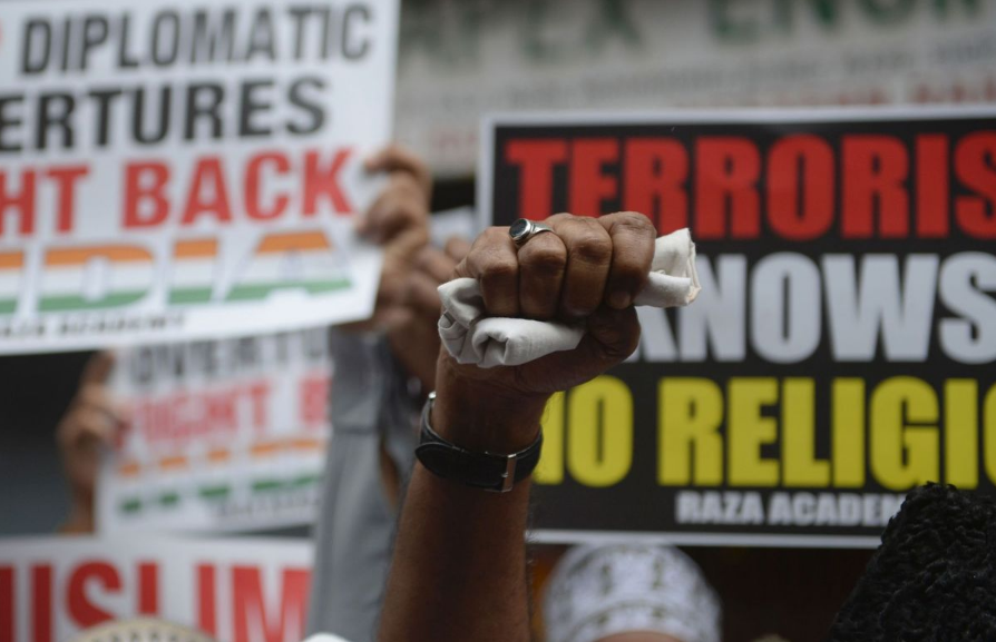 White House caught between India-Pak conflict shuts down online petition against Pakistan