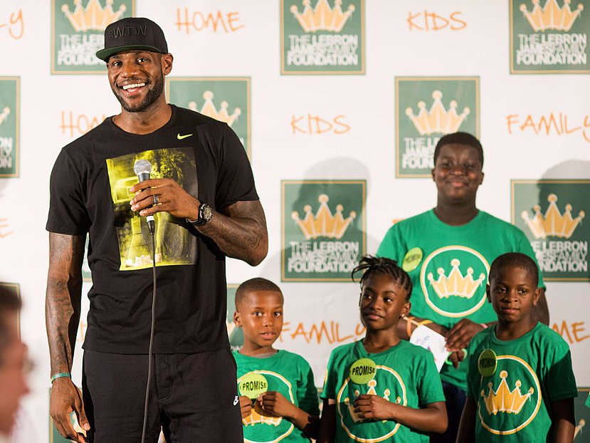 NBA Star LeBron James endorses Hillary Clinton for president