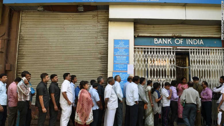 Indian Banks see long lines as rupee exchange deadline passes