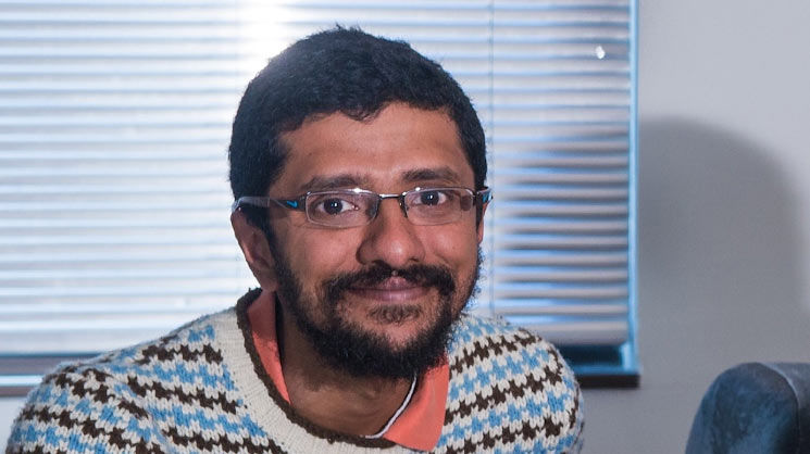 Indian American builds camera that captures micron-resolution detail from a distance