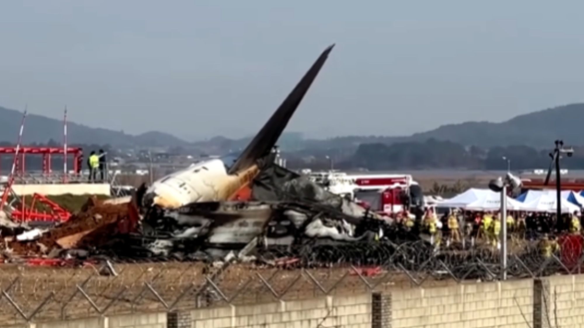 179 dead, only 2 survive in tragic South Korea plane crash