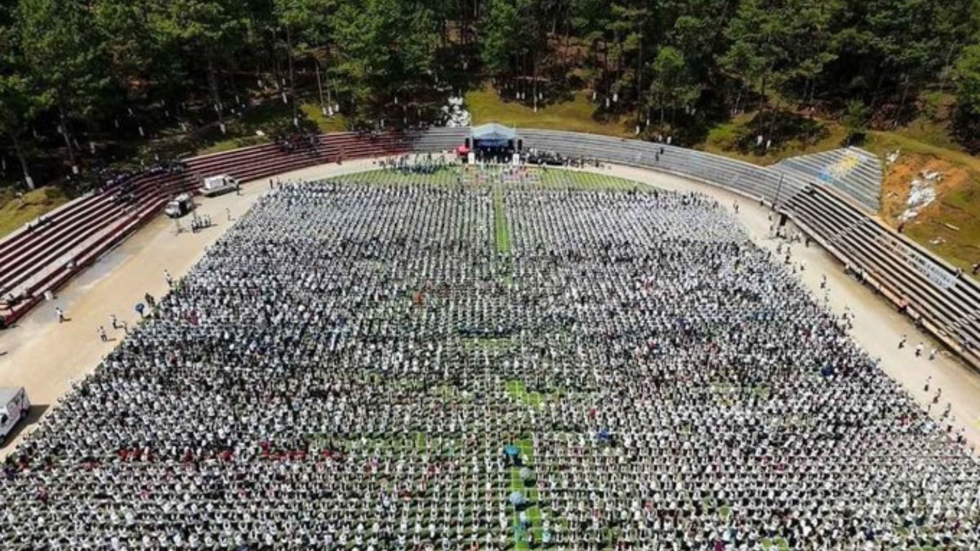 Guatemala hosts 10,000 people for International Yoga Day 