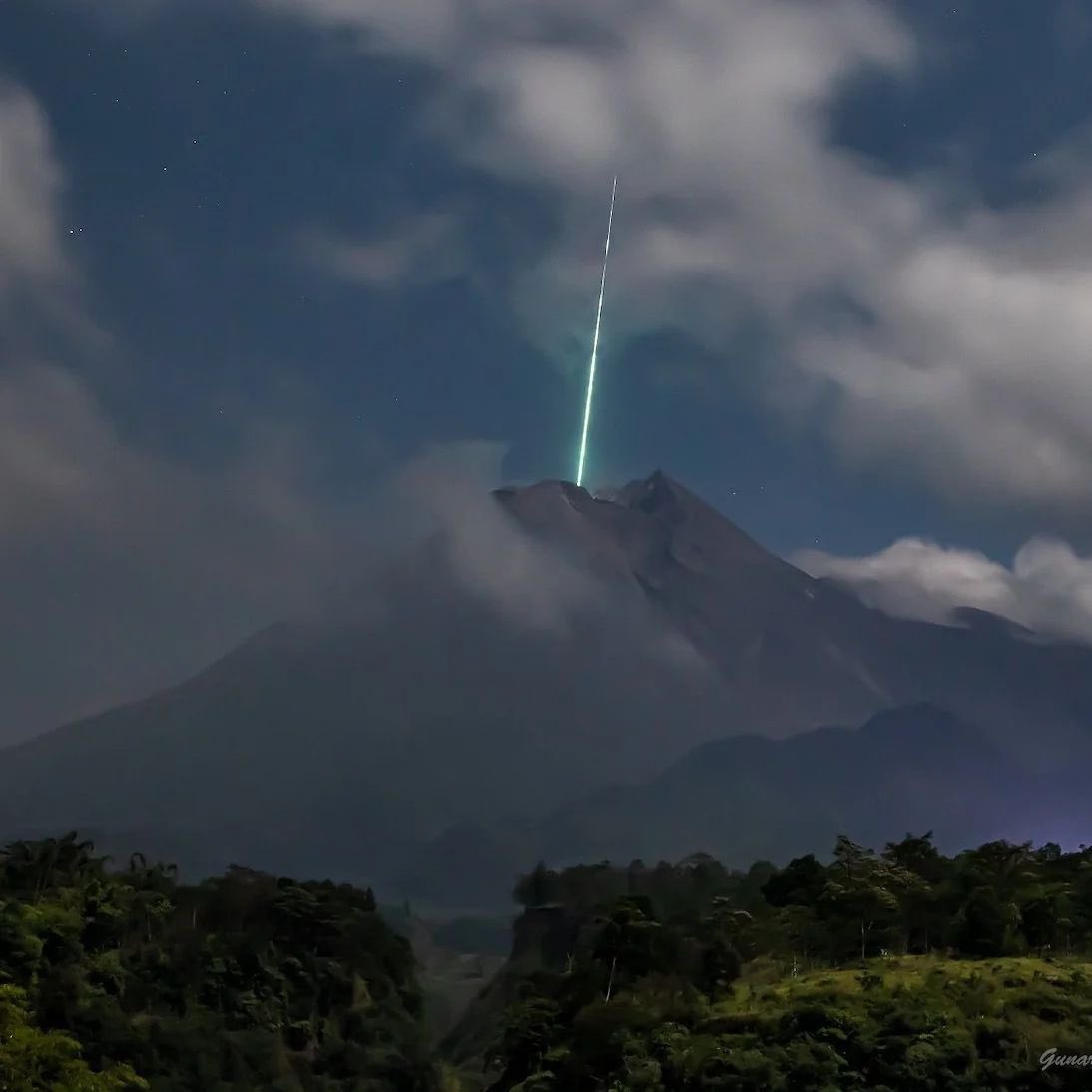 Mount Lewotobi Laki-Laki Erupts in Indonesia, Alert Raised to Highest Level