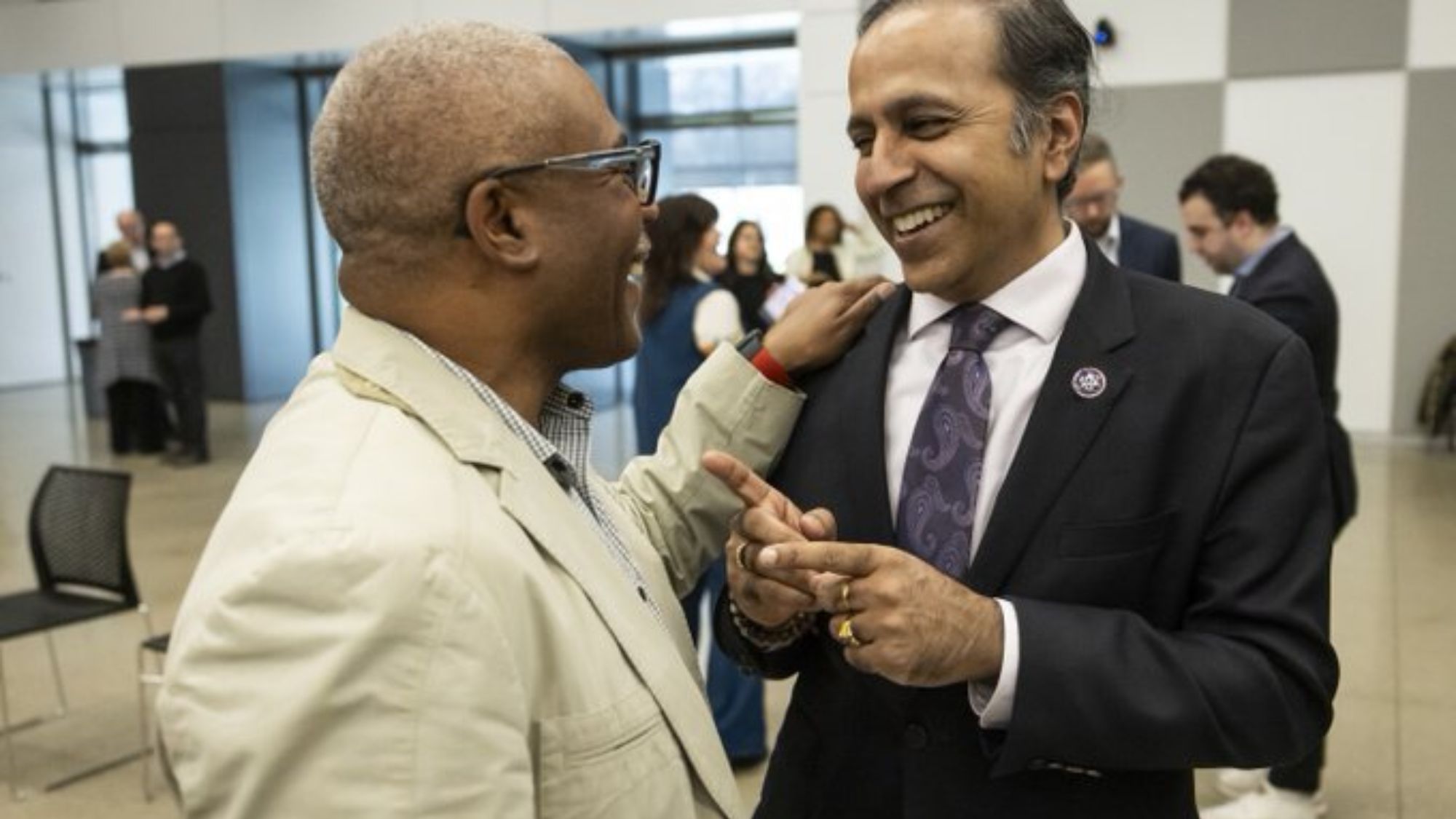 Krishnamoorthi leads Illinois Senate seat fundraising battle