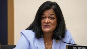 Jayapal demands ICE oversight after detainee death