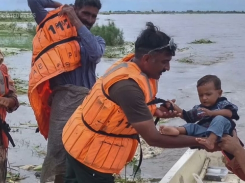India Dam release sparks flood risk in Pakistan