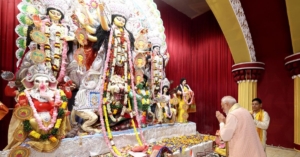 Modi joins Durga Puja at Chittaranjan Park in New Delhi