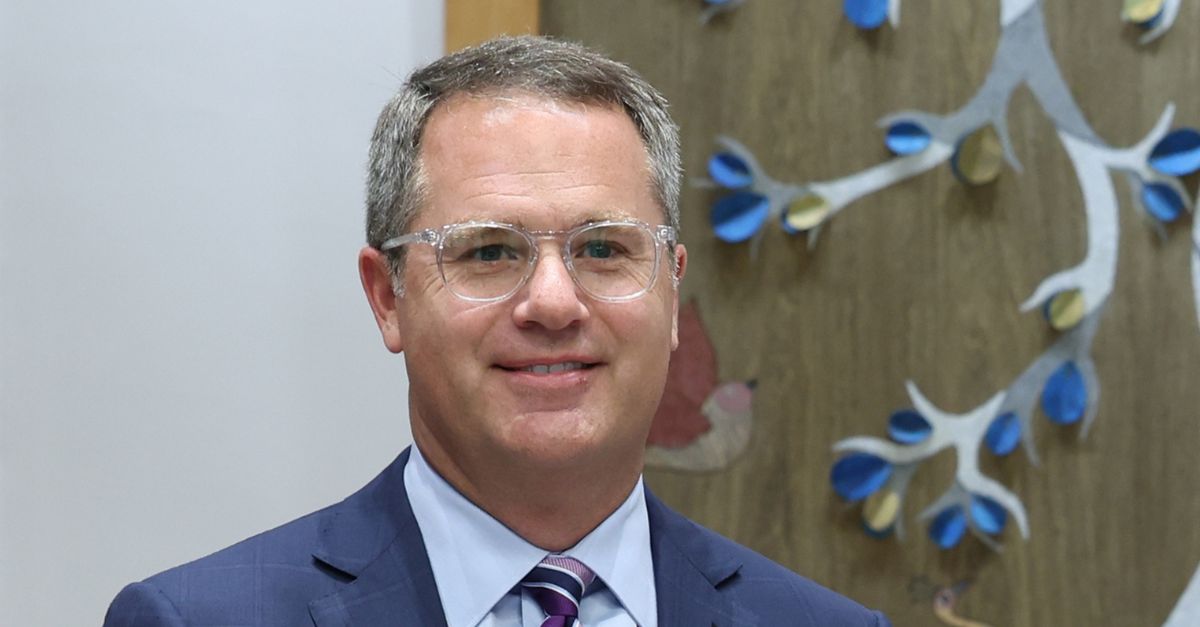 Walmart CEO Doug McMillon to retire
