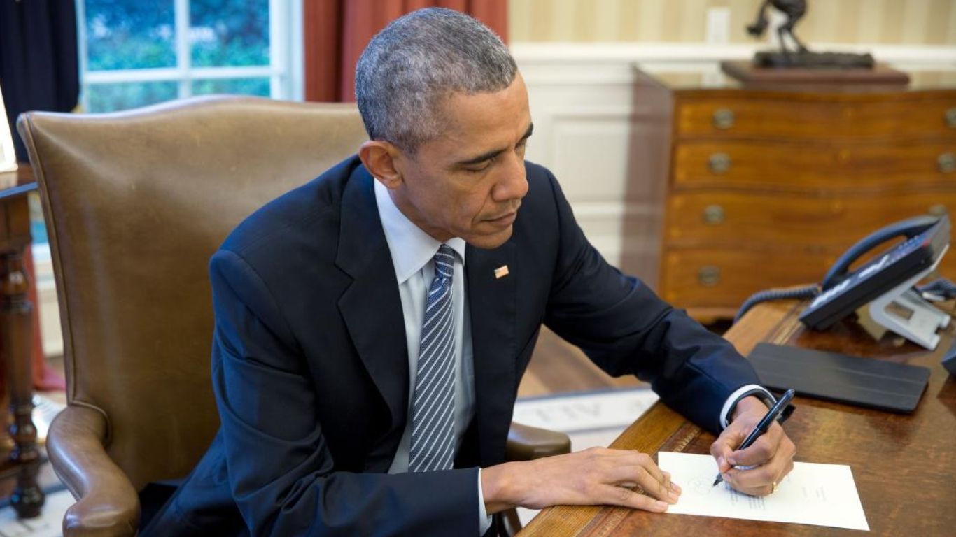 Obama attacks Trump as midterm campaign intensifies