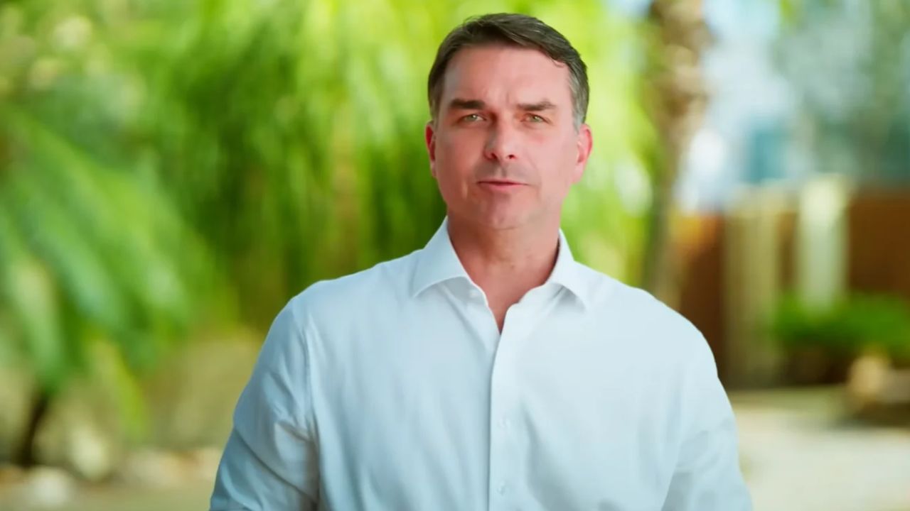Flávio Bolsonaro reportedly flees Brazil after Election loss