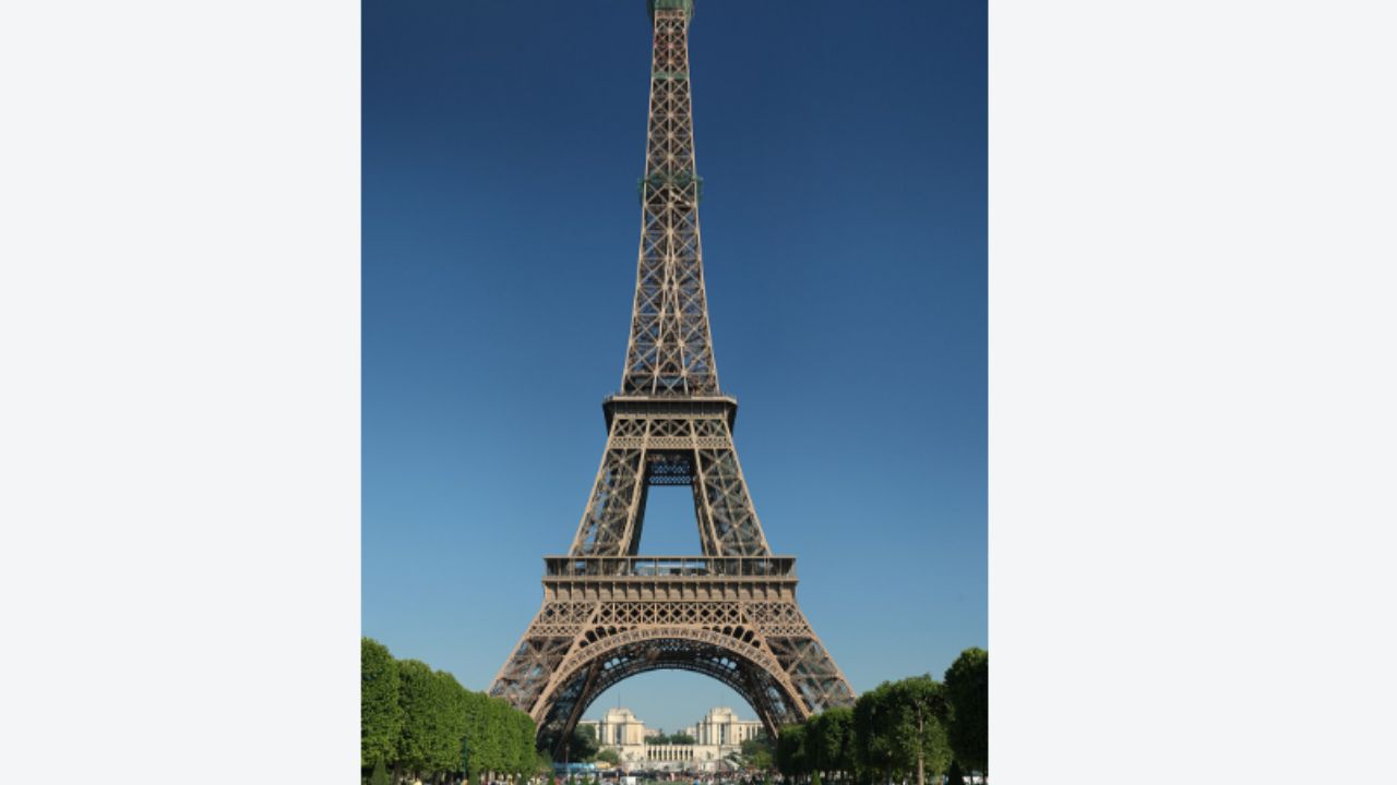 Eiffel Tower chief to step down after staff controversy