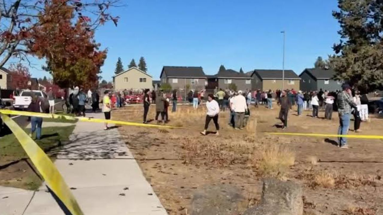 Three children and teacher killed in Oregon school shooting