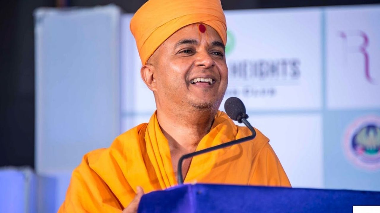 BAPS monk calls Eiffel Tower row a ‘Miscommunication’