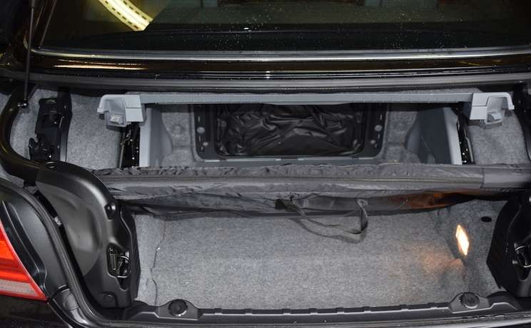 Bmw e93 wind deflector fits in trunk top up