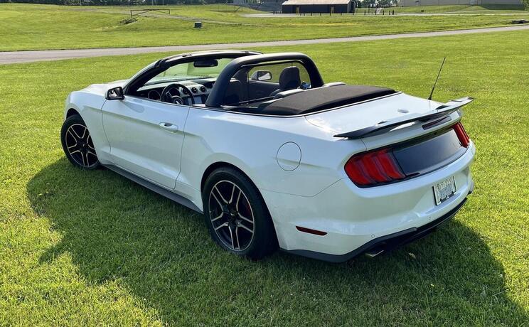 Mustang 2024 to 2030 with cdc lightbar wind deflector front drivers side