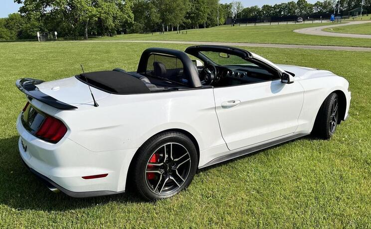 Mustang 2024 to 2030 with cdc lightbar wind deflector front passanger side 3