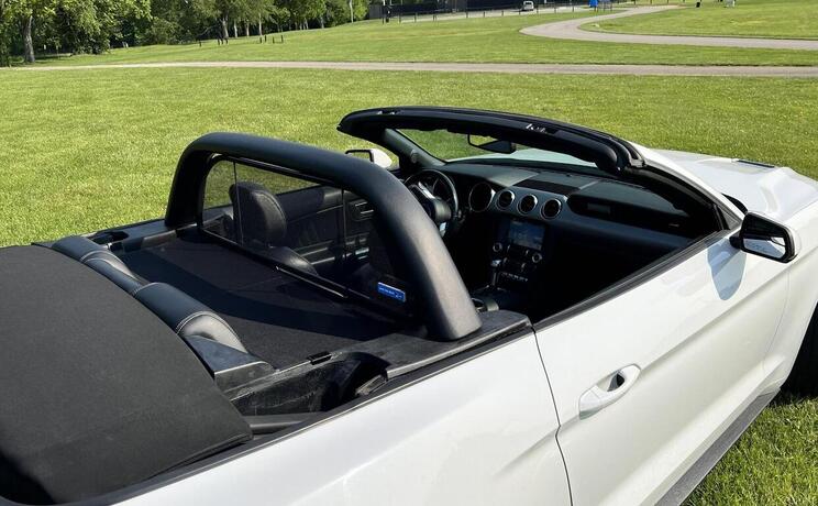 Mustang 2024 to 2030 with cdc lightbar wind deflector front passanger side 2